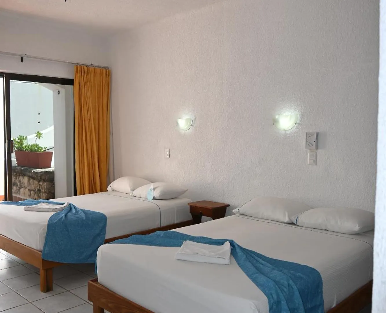 Pelicano Inn Playa Del Carmen - Beachfront Hotel