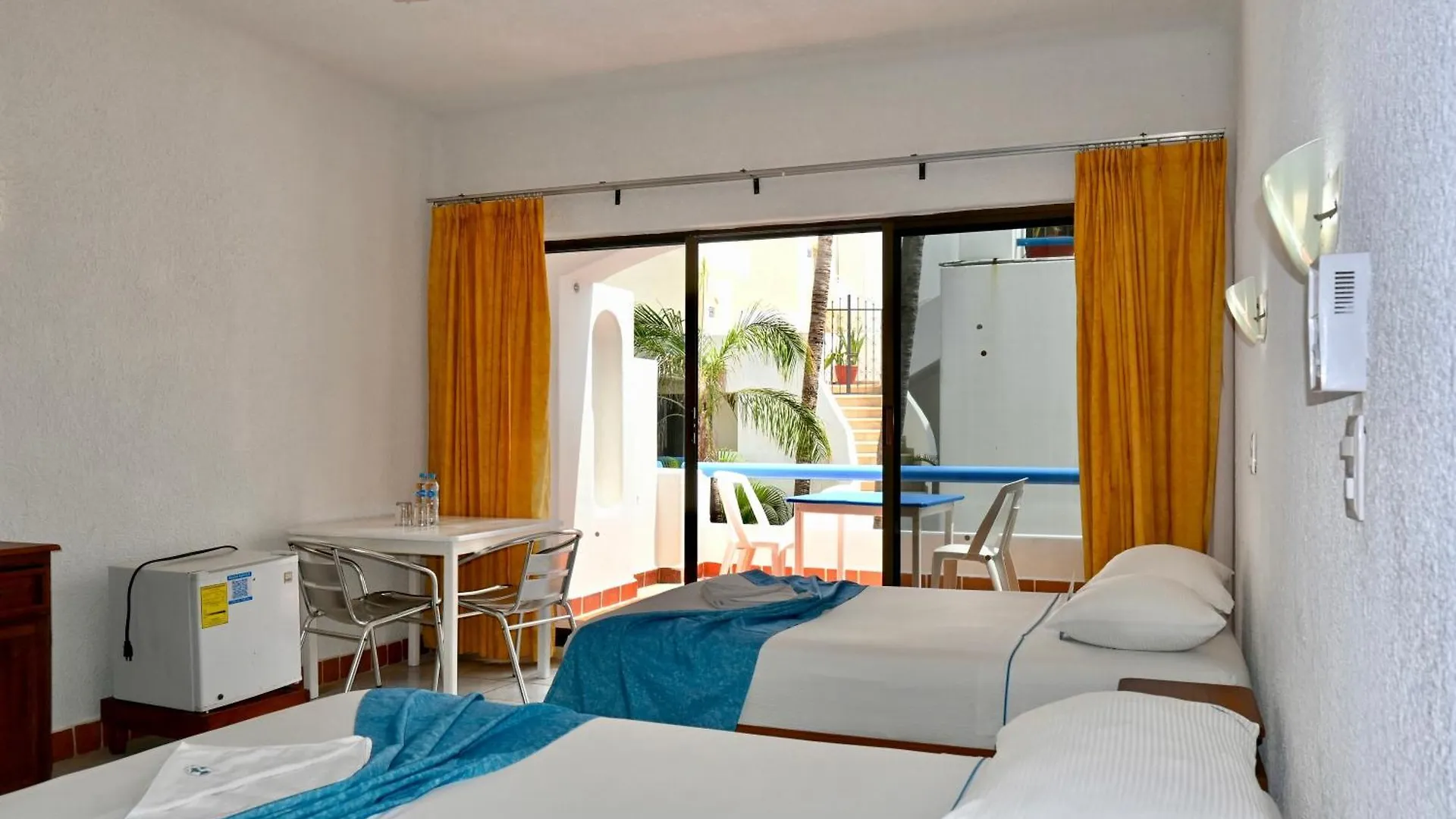 Pelicano Inn Playa Del Carmen - Beachfront Hotel