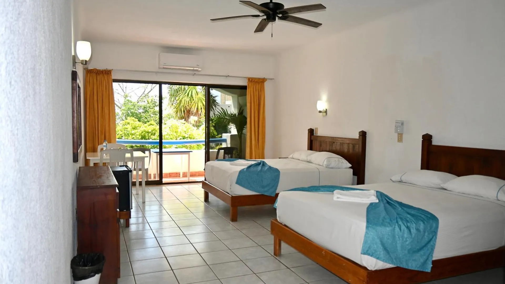 Pelicano Inn Playa Del Carmen - Beachfront Hotel