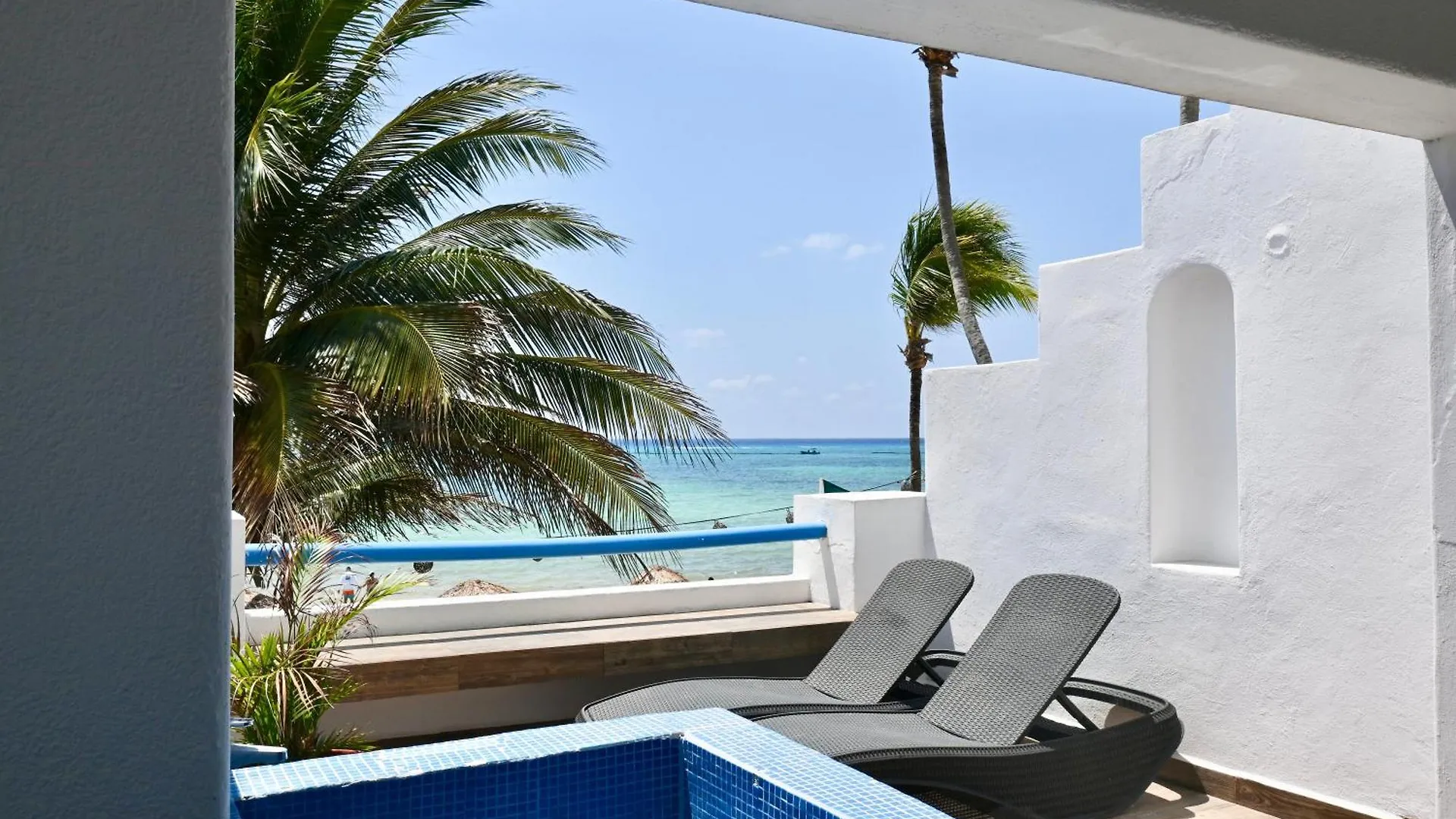 Pelicano Inn Playa Del Carmen - Beachfront Hotel 3*,