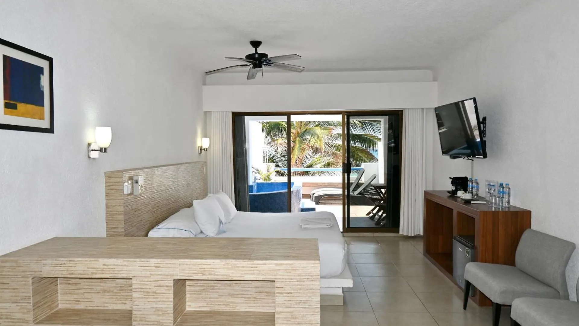 Pelicano Inn Playa Del Carmen - Beachfront Hotel