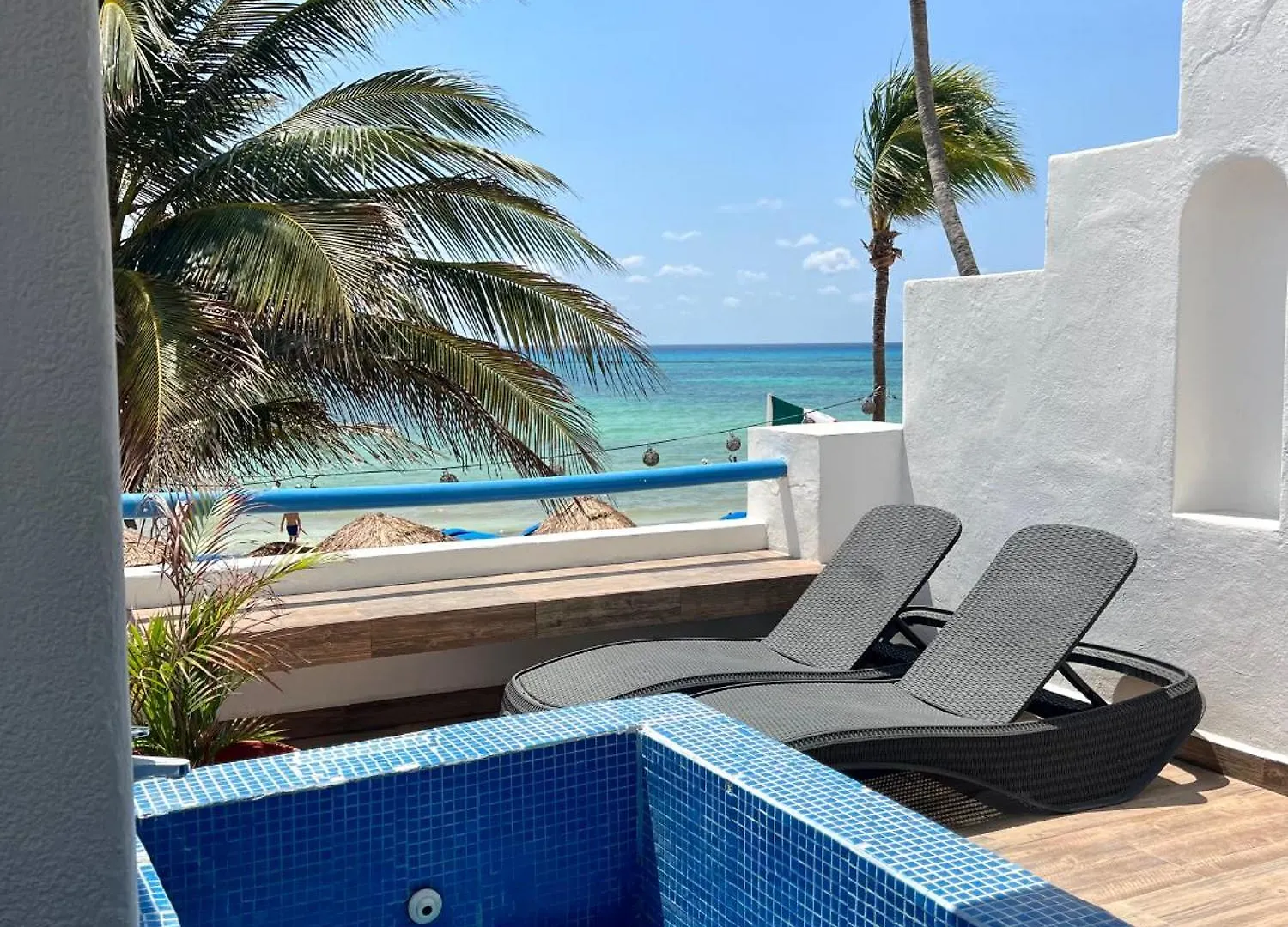 Pelicano Inn Playa del Carmen - Beachfront Hotel