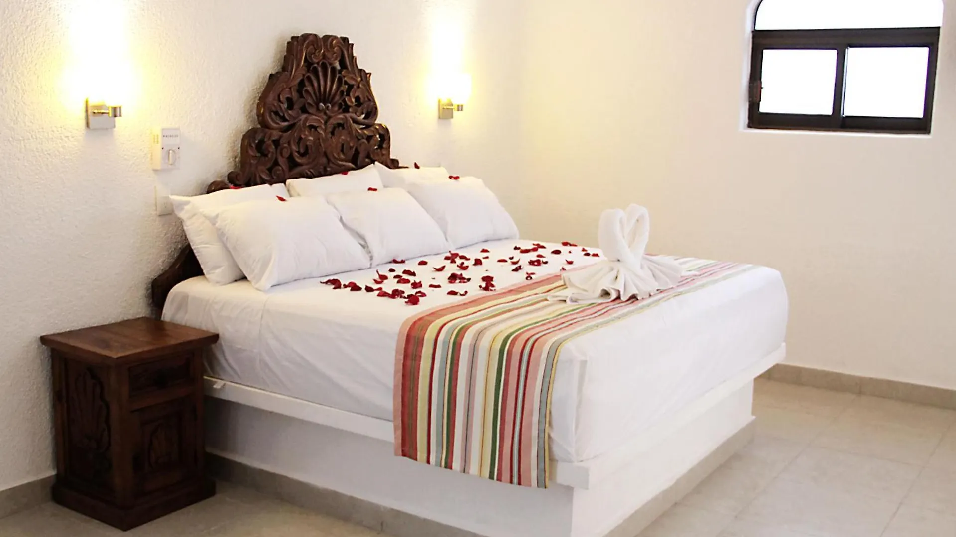 Pelicano Inn Playa del Carmen - Beachfront Hotel