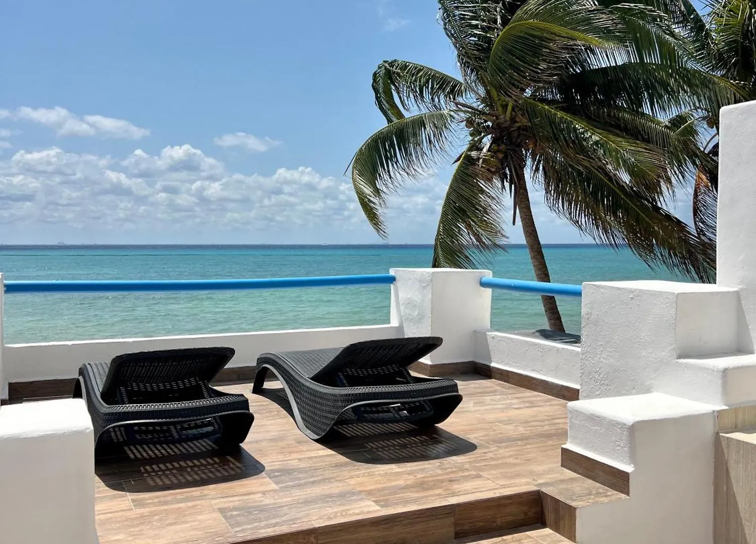 Pelicano Inn Playa Del Carmen - Beachfront Hotel 3*,
