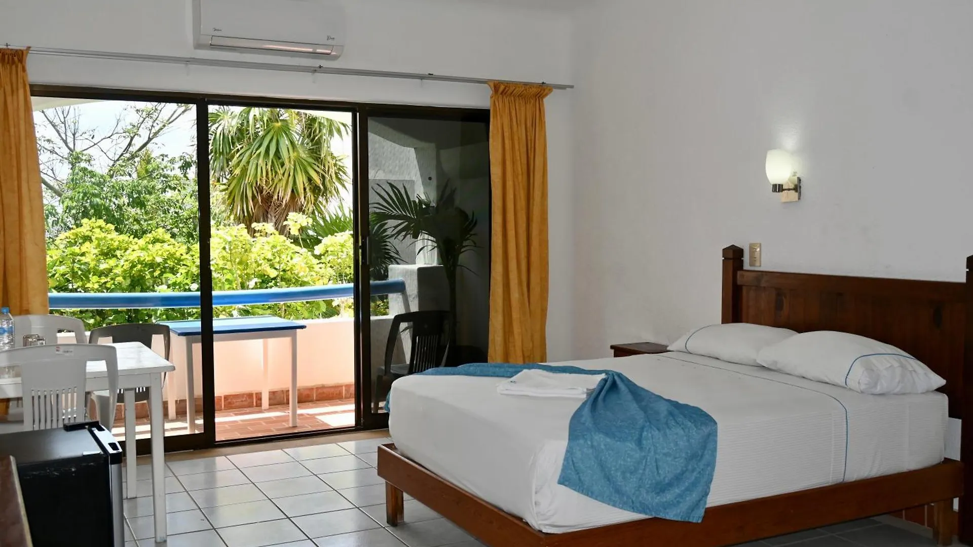 Pelicano Inn Playa Del Carmen - Beachfront Hotel 3*,  Meksyk